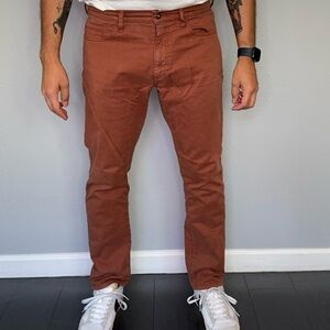 Flint and Tinder 365 Pant in Slim Fit. Size 34x30 in a rust color